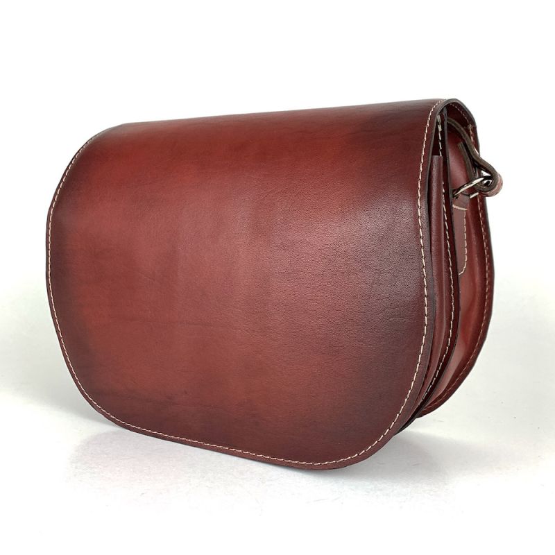 Bordová kožená kabelka, ručne tieňovaná, uzatváranie - skrytý magnet