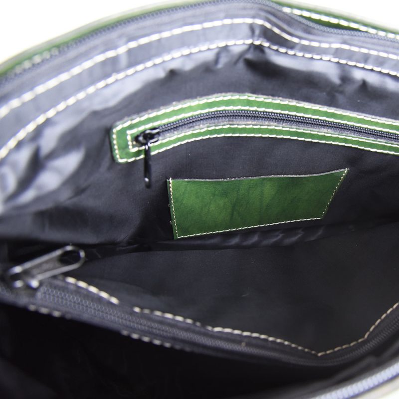 Módna kožená kabelka 8602 ručne tamponovaná a tieňovaná v tmavo zelenej farbe