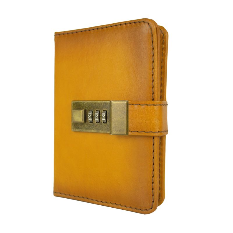 Kožený zápisník MINI s číselným zámkom v tmavo žltej farbe, ručne tieňovaný