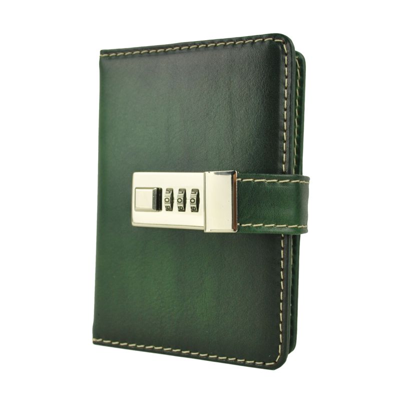 Kožený zápisník MINI s číselným zámkom v zelenej farbe, ručne tieňovaný