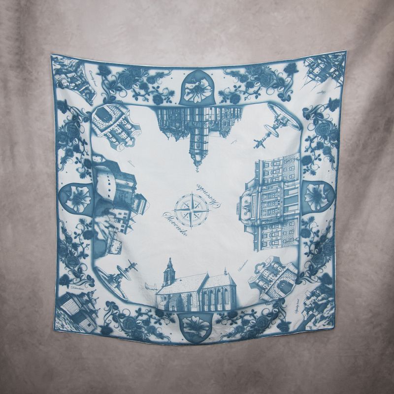 Exkluzívna hodvábna šatka SLOVENSKO TMAVO MODRÁ, 90 x 90cm, Made in SLOVAKIA