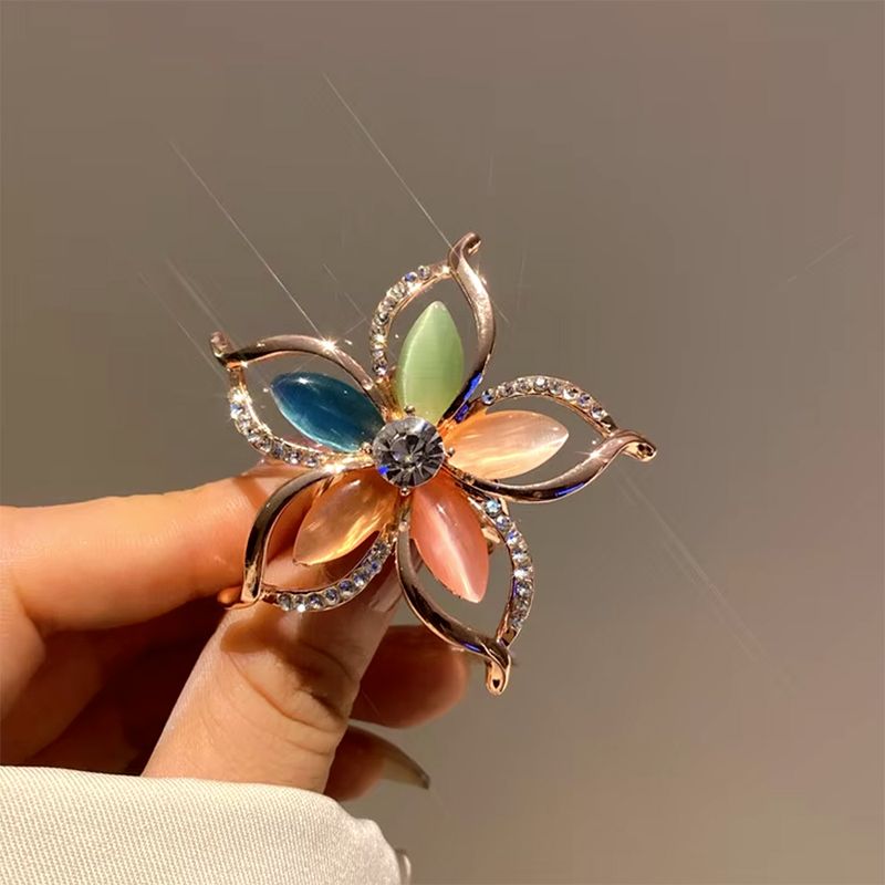 Ozdobný trojprstenec v tvare farebnej kvetiny