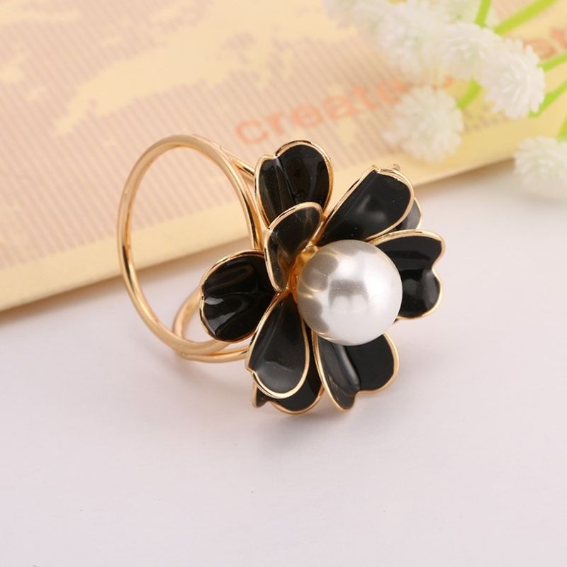 Ozdoba na šatku, Biela perla, Čierno-zlatá farba