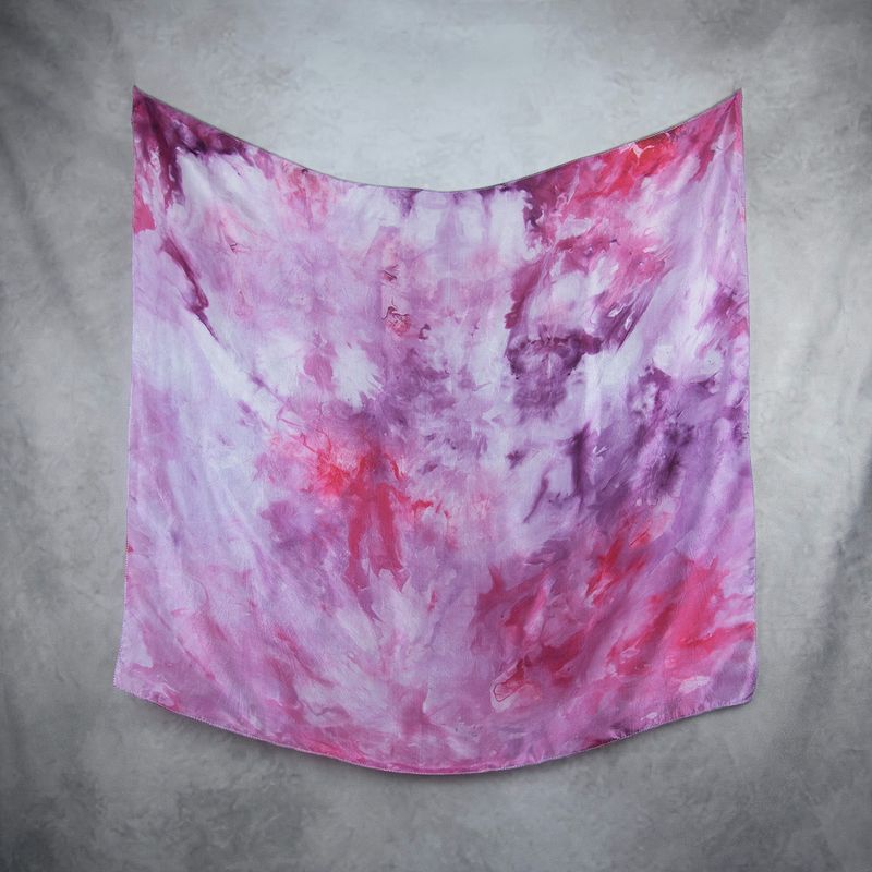 Hodvábna šatka VZOR_42, 80 x 90cm, nadčasová elegancia z prírodného hodvábu