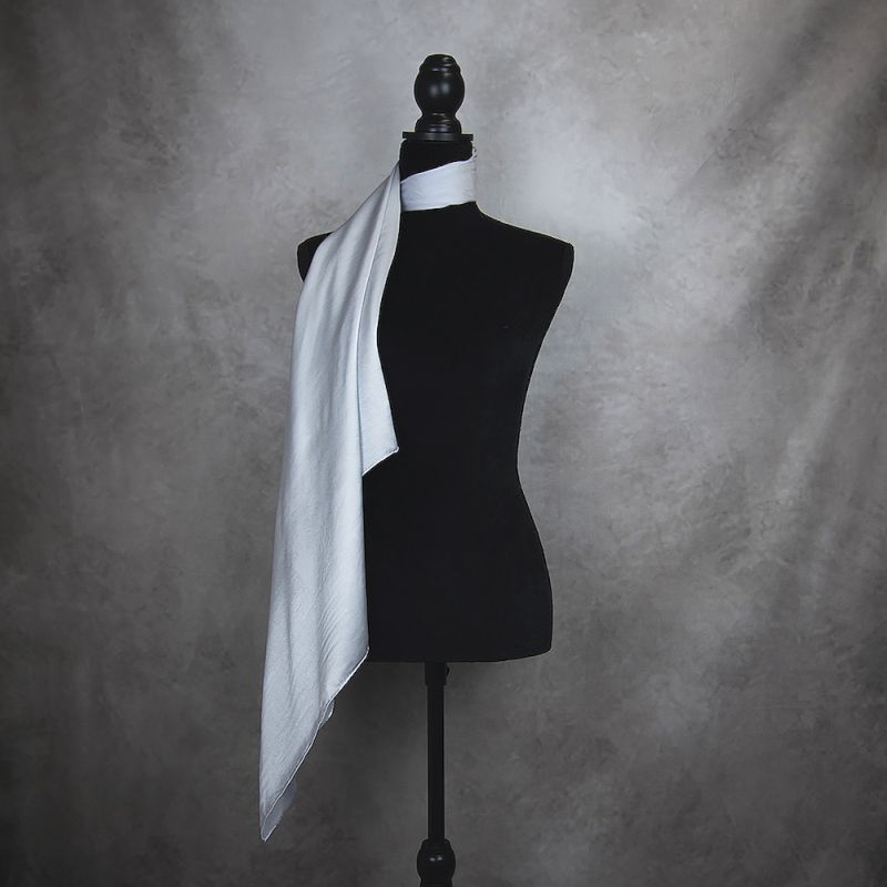 Hodvábna šatka STRIEBORNÁ 90 x 90cm