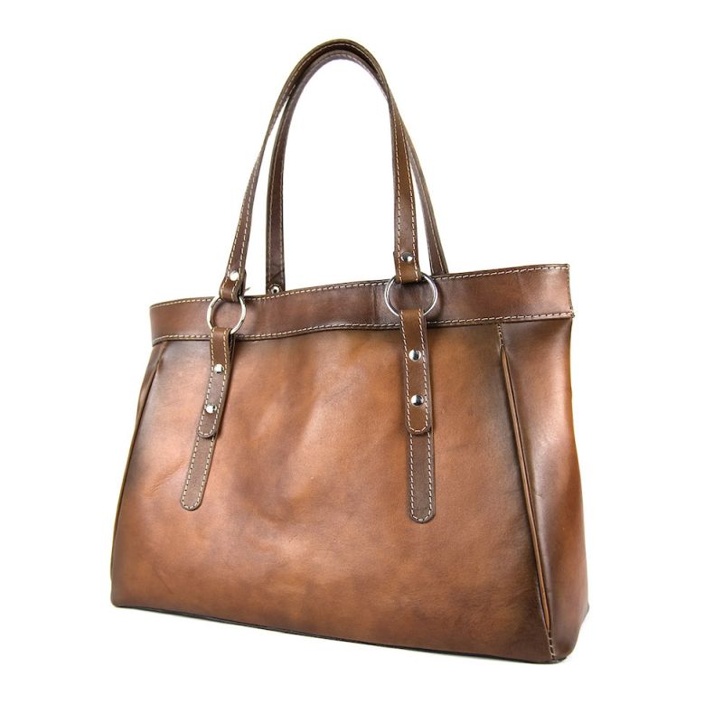 Módna kožená kabelka 8602 ručne tamponovaná a tieňovaná v cigaro farbe