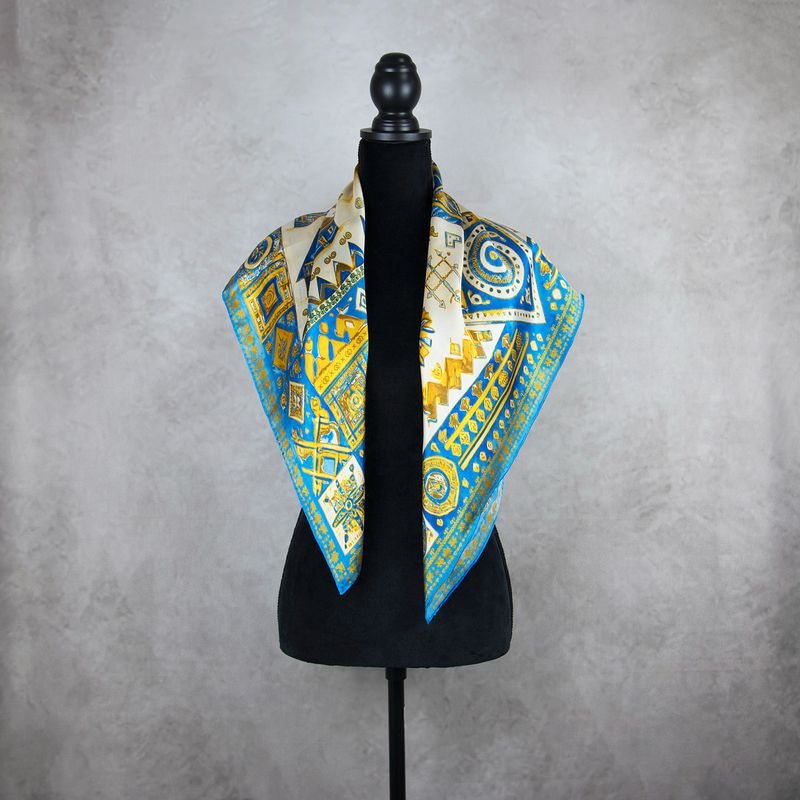 Módna hodvábna šatka ČIČMANY - MODRO-ZLATÉ, 90 x 90cm, MADE IN SLOVAKIA
