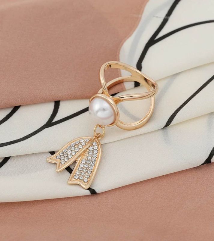 Ozdoba na šatku a šál, Perlový uzol s mašličkou, zlatá farba