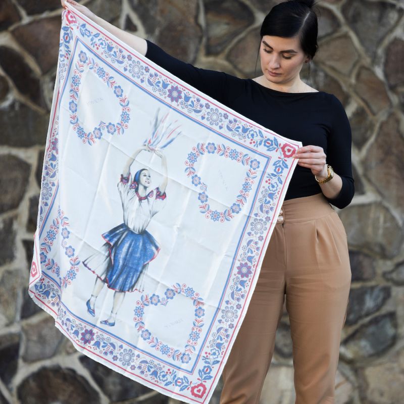 Módna hodvábna šatka TANEČNICA, 90 x 90cm, Made in SLOVAKIA