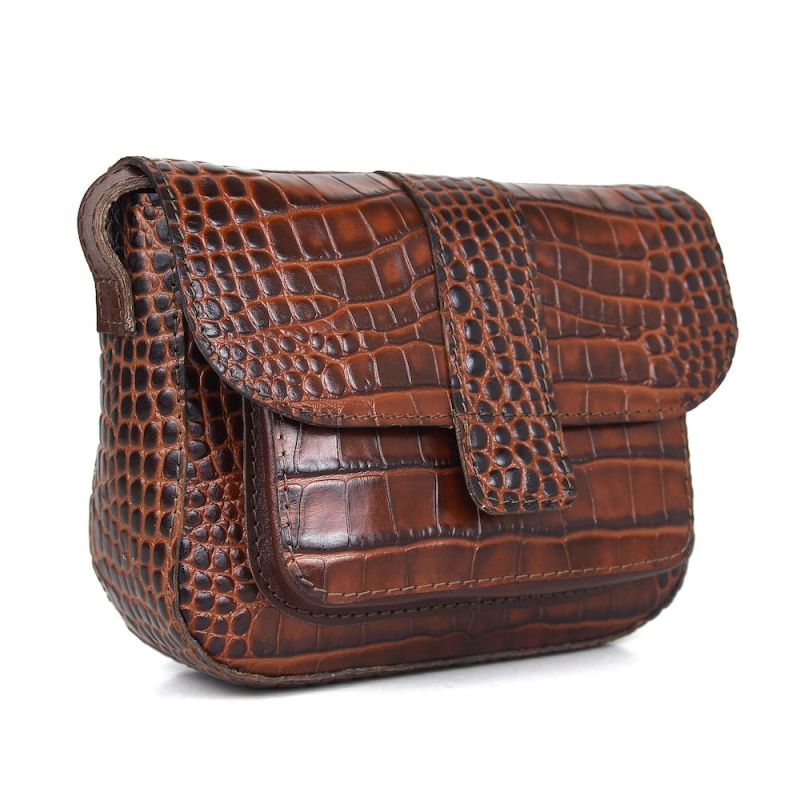 Malá dámska kabelka crossbody z hovädzej kože s dezénom krokodíla v hnedej farbe