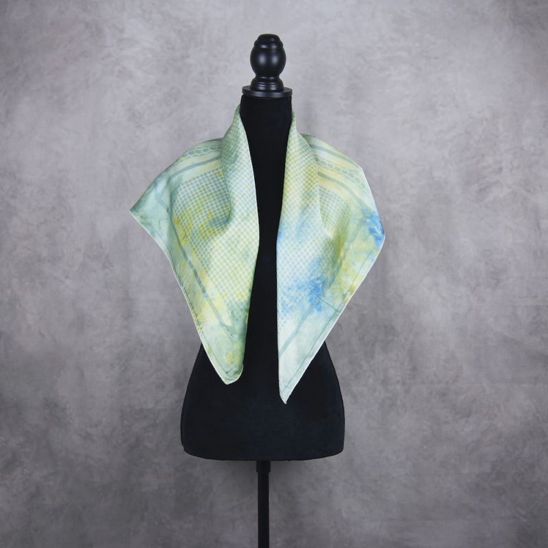 Hodvábna šatka KOHÚTIA STOPA MIX FARIEB_2, 85 x 85cm, Vyrobená na Slovensku