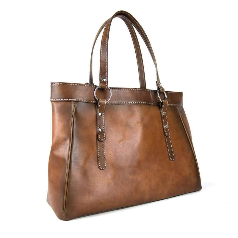 Módna kožená kabelka 8602 ručne tamponovaná a tieňovaná v cigaro farbe