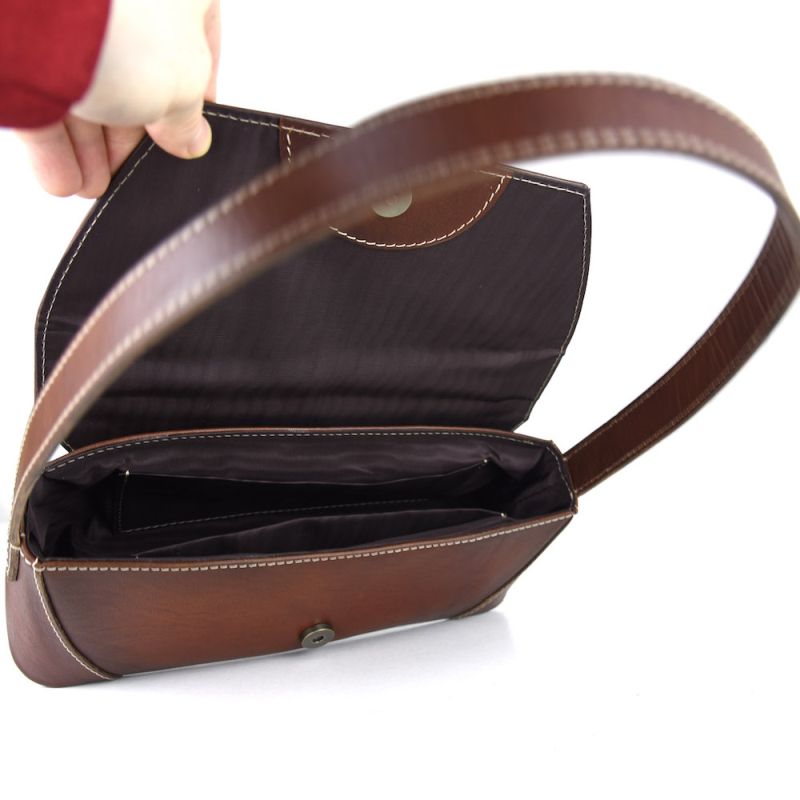 Kožená kabelka ručne tieňovaná v cigaro farbe