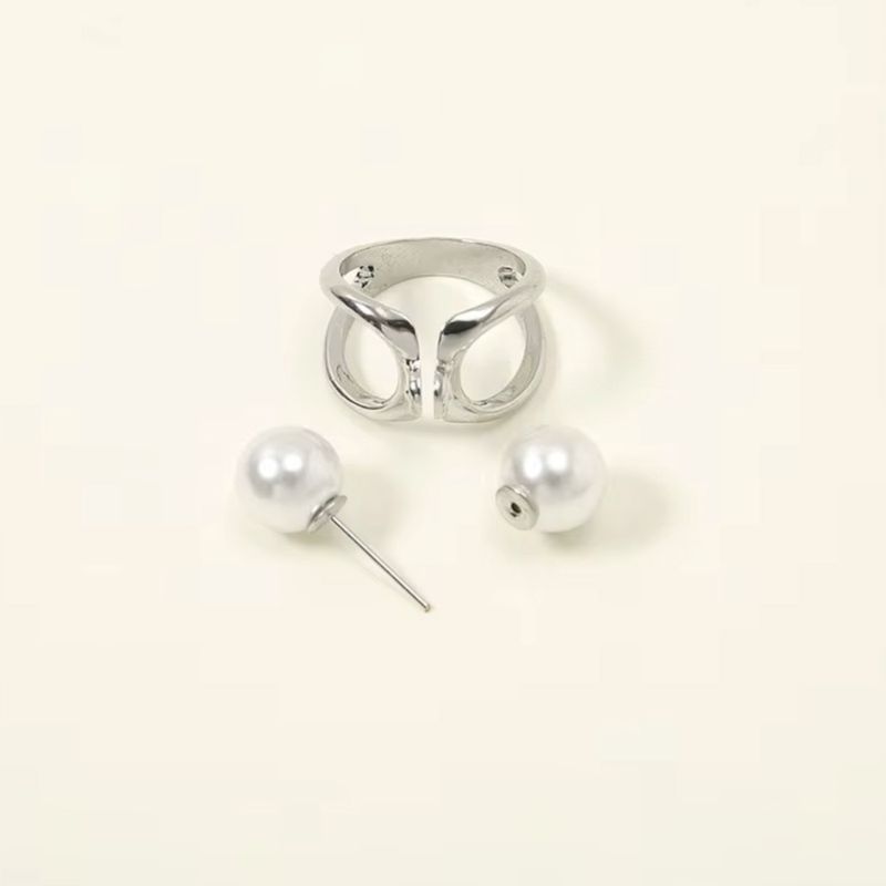 Klipový úchyt na šatku alebo šál v striebornej farbe