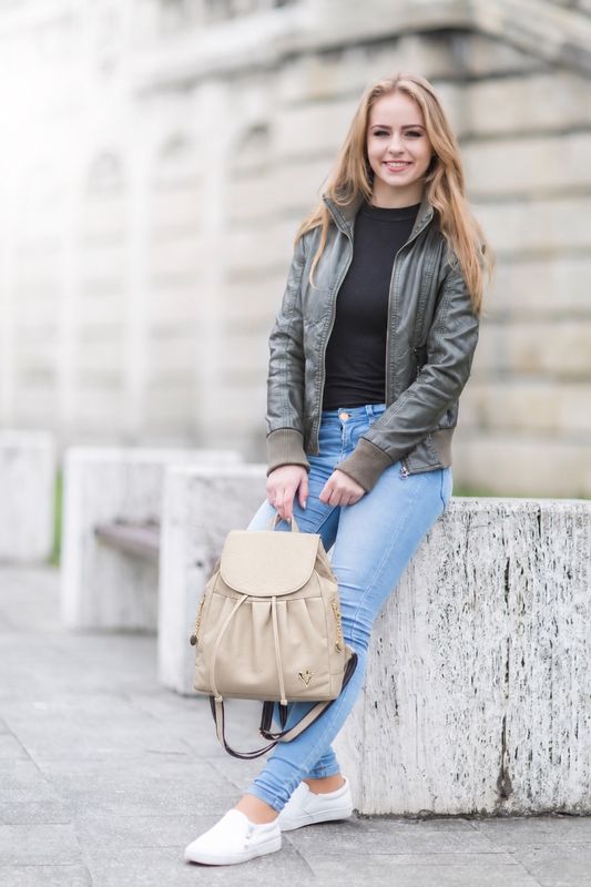 Luxusný kožený módny ruksak 8665u z prírodnej kože v béžovej farbe
