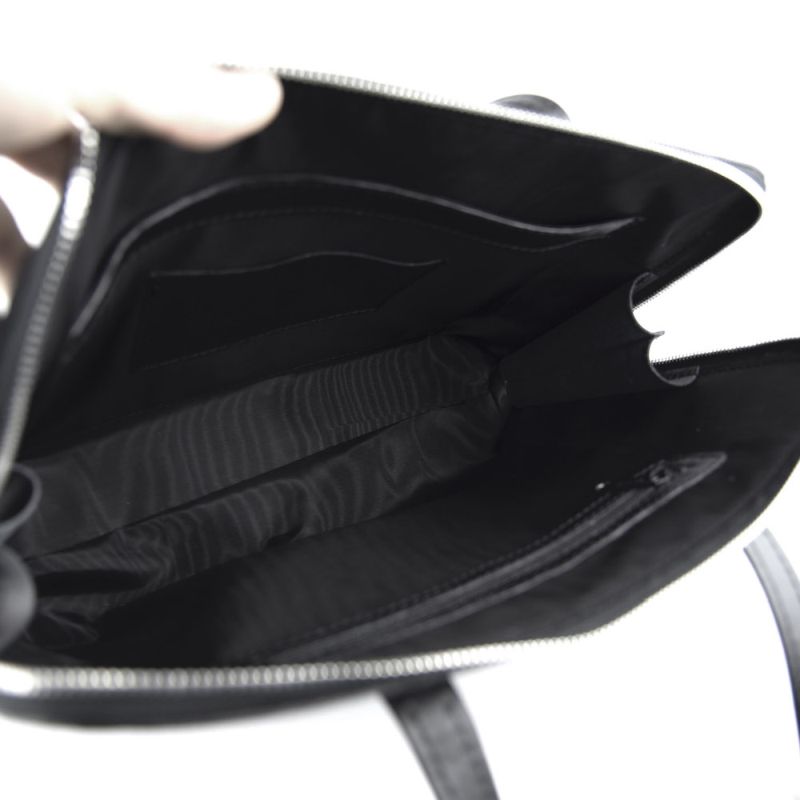 Luxusná kožená kabelka 8196 s reliéfnym dezénom kože v čiernej farbe