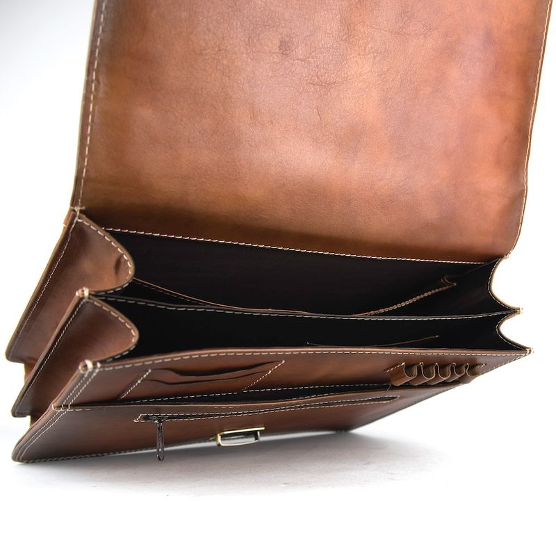 Kožená aktovka č.7897, ručne tamponovaná v Cigaro farbe