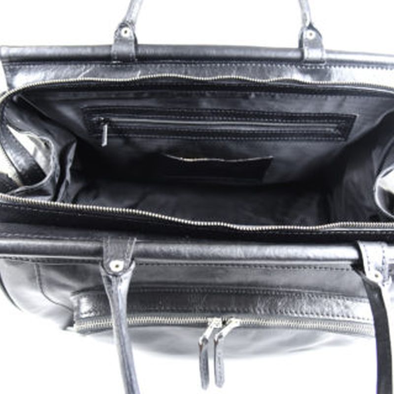 Módna kožená cestovná kabela s bohatou výbavou v čiernej farbe