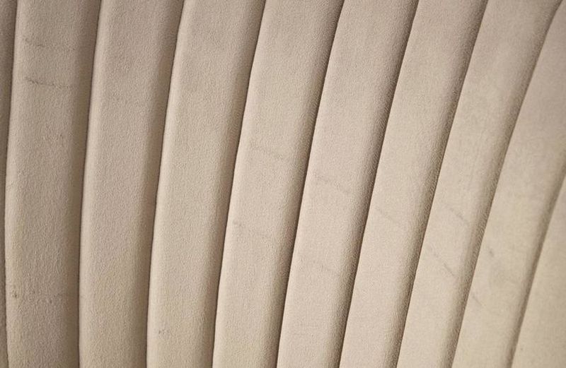 Jedálenská stolička, béžová látka, nohy gold chróm zlatý, K-499