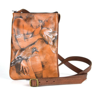 Ručne maľovaná crossbody kabelka č.8603 s motívom Žena s holubmi